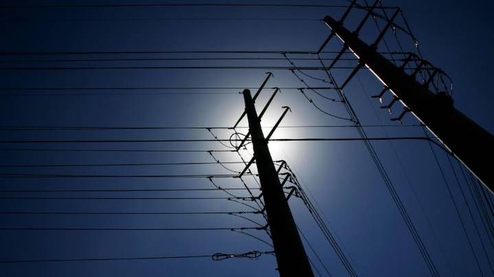 Power outage tracker: Rain moving through North Texas