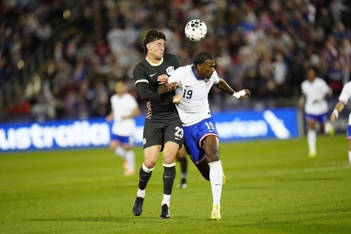 Deadspin | Haji Wright nets pair as USMNT edges Australia 2-1
