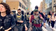 Neoyorquinos se enfrentan a agentes de inmigración durante redada en Canal Street
