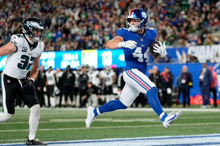 Cam Skattebo, Jaxson Dart lead Giants past Eagles