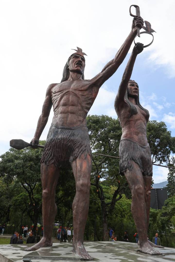EN IMÁGENES | Maduro inauguró nuevo monumento a Guaicaipuro en Caracas: «Es un acto de justicia histórica», dijo