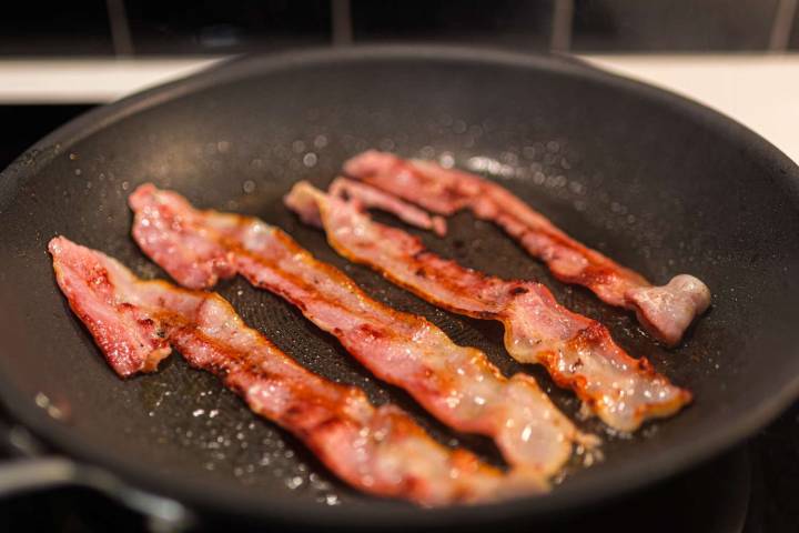 Scientists Urge Restrictions on Bacon, Calling It a Carcinogen