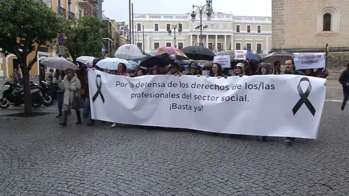 Colegios profesionales y sindicatos se concentran este jueves en Badajoz en apoyo a la familia de Belén Cortés