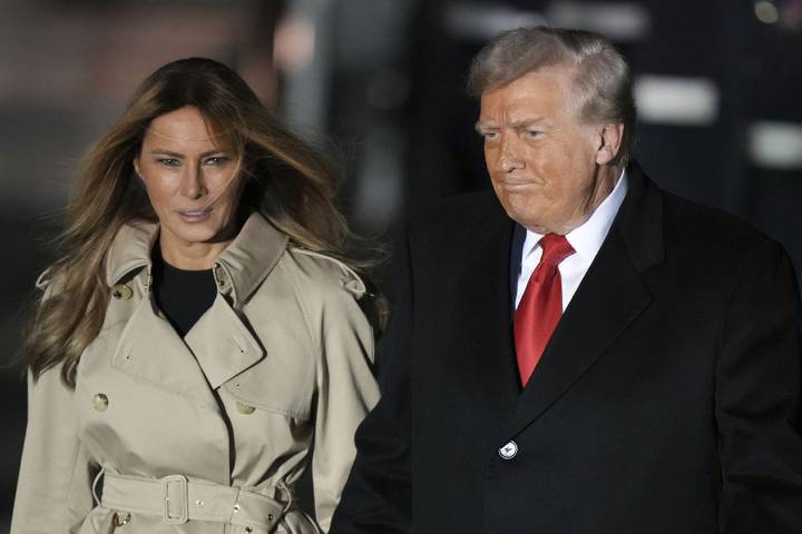 Importante editorial se disculpa con Melania Trump por haberla relacionado con Jeffrey Epstein