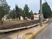 Video.- Colapsa barda con malla ciclónica de primaria tras lluvias