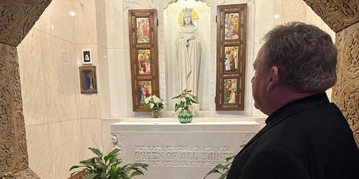 St. Thérèse’s relics begin tour of US with stop at Michigan parish named for beloved French nun