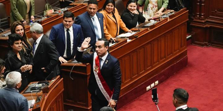 ¿Vacancia exprés de Dina Boluarte podría acarrear sanciones políticas y penales contra el Congreso?
