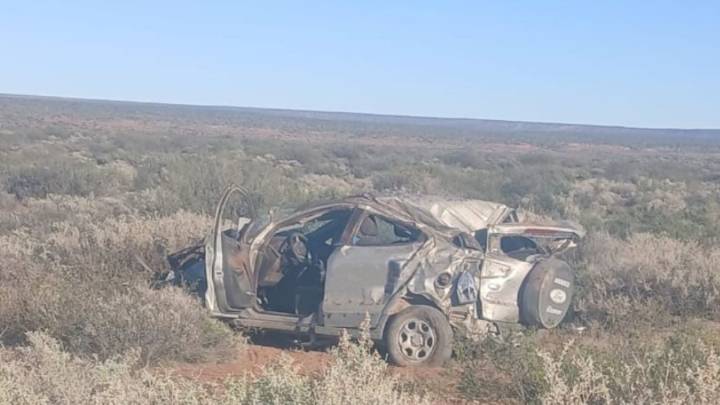 Impactante vuelco en la Ruta 17: una camioneta terminó a 40 metros de la cinta asfáltica