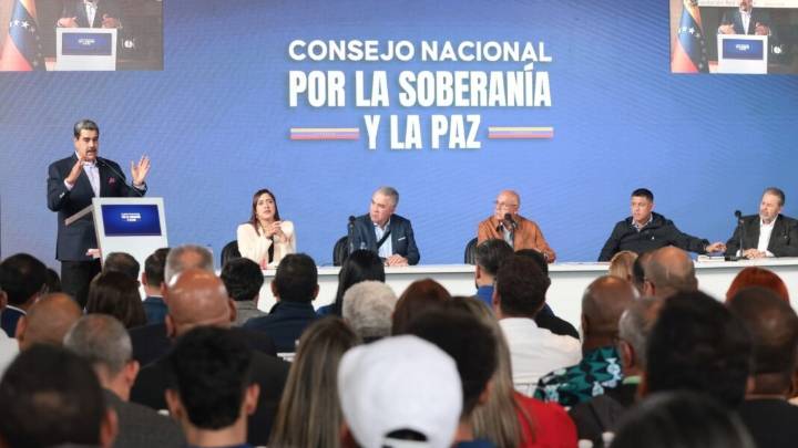 Presidente Nicolás Maduro sobre Circuitos Comunales: "El próximo lunes empezaremos a entregar 20 mil obras financiadas"