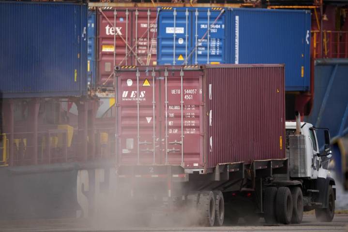 Senado de EU aprueba también anular los aranceles globales impuestos por Trump