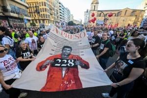 Tens of thousands protest on anniversay of deadly Spain flood