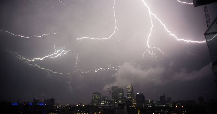 UK weather: Exact date violent thunderstorms and 45mph gales to batter country