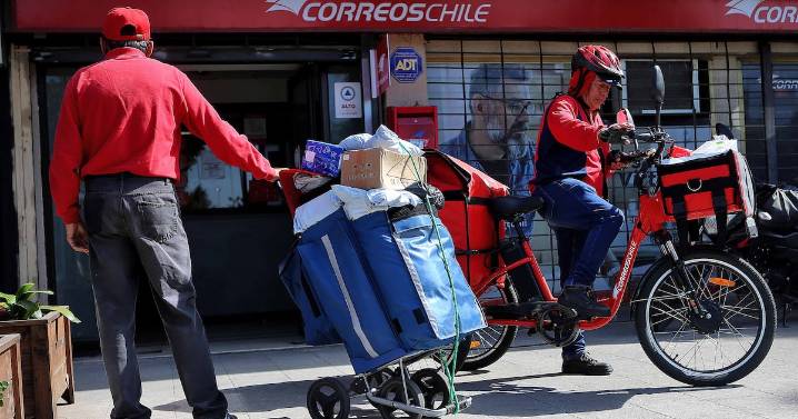 La encrucijada de CorreosChile: cómo la empresa estatal quedó rezagada frente a la era digital