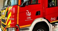 Un accidente con vuelco e incendio entre dos turismos en la EX