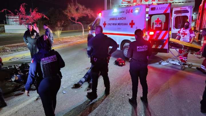 Motociclista se encuentra en estado crítico tras fatal choque cerca del aeropuerto de Torreón
