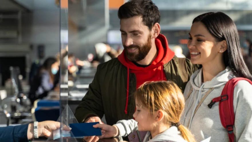 Comenzó a funcionar el nuevo sistema de acceso a Europa para argentinos: cómo es (ya no sellarán los pasaportes)