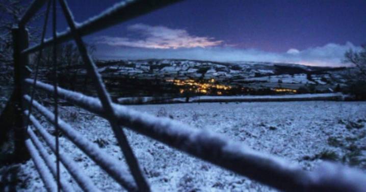 UK faces 'first significant snow of season' with 7cm being dumped