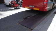 Medio año soportando el ruido metálico que desespera a los vecinos de Calderón, junto al Mercado Central de Alicante