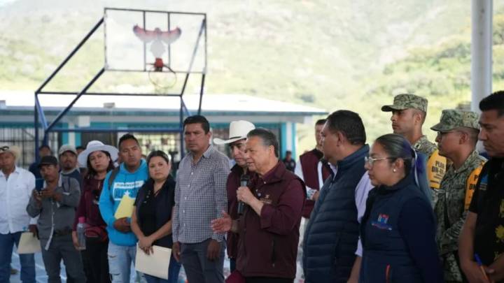 Julio Menchaca, al tanto de afectaciones por lluvias en Hidalgo