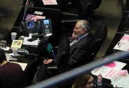 Adán Augusto ve partido en plena sesión del Senado