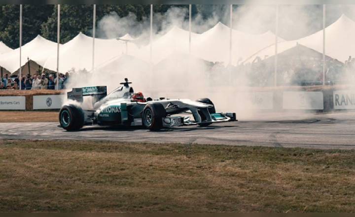 Russell triunfa en Singapur y McLaren cierra el título de constructores