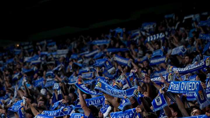 El Oviedo se equivoca con el cartel promocional del partido ante el Levante y tiene que pedir perdón a su rival: "No los hace la IA"