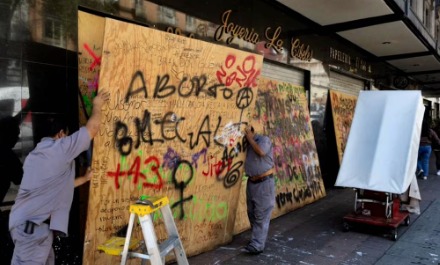 Exigen indemnización comerciantes del Centro Histórico al GCDMX tras marcha del 02 de octubre