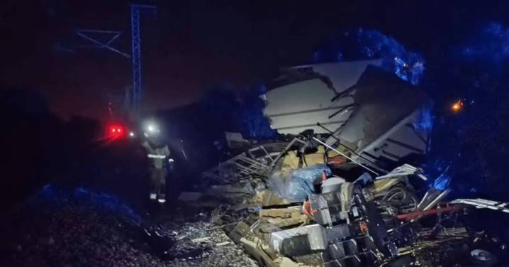 Fallece una persona al ser arrollado su camión por un tren en Carrascal de Barregas