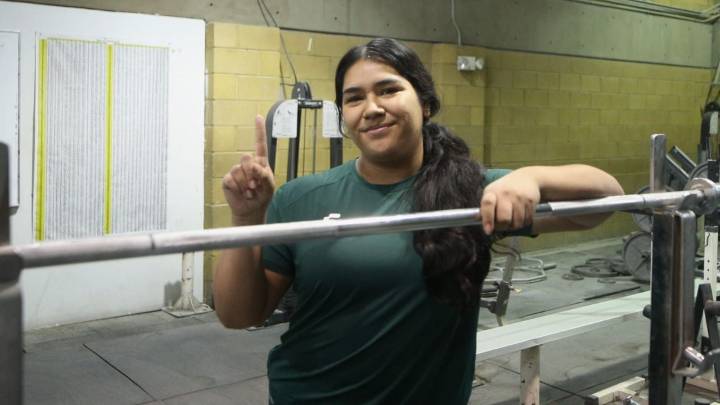 Regresa subcampeona mundial de pesas