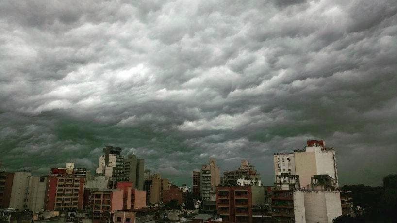 Domingo de elecciones con cielo nublado y sin lluvias en Tucumán