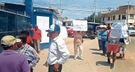 Moradores del A.H  Víctor Raúl claman por agua en Piura