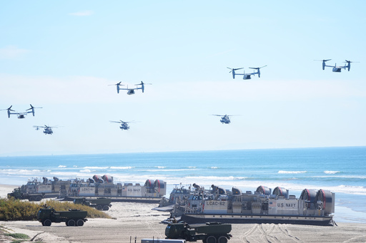 Policía de California afirma que metralla dañó uno de sus vehículos durante exhibición militar