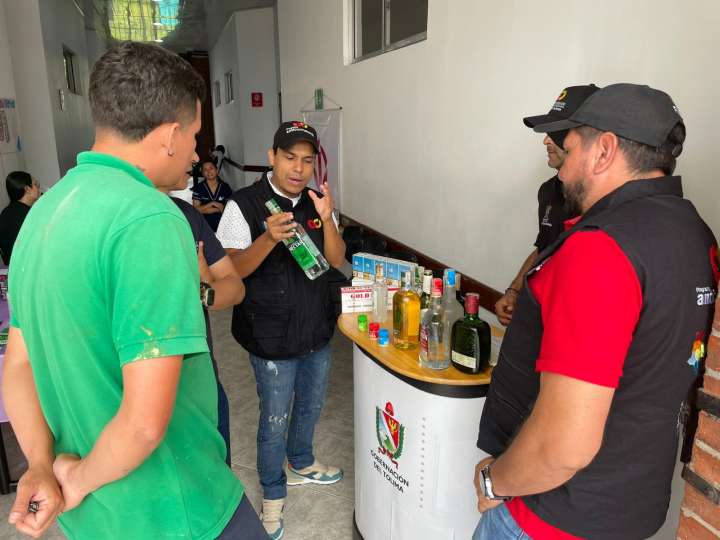 El Tour Anticontrabando llegó a la Universidad Cooperativa de Colombia sede El Salado