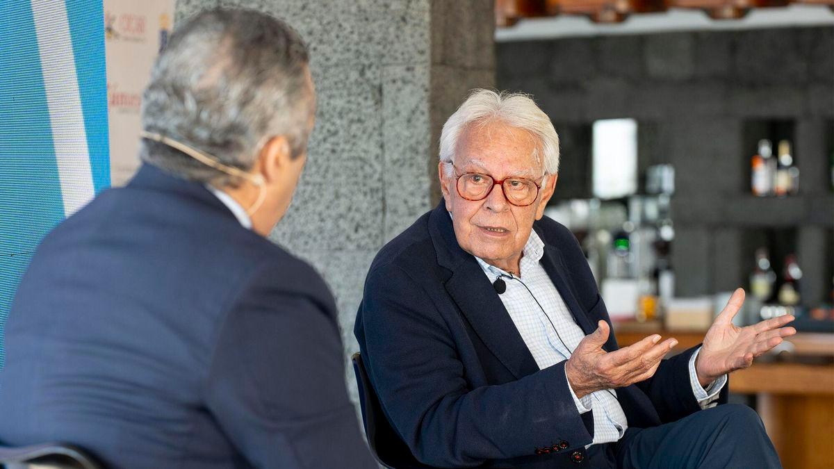 Felipe González recuerda a Sánchez que él convocó elecciones cuando le rechazaron presupuestos
