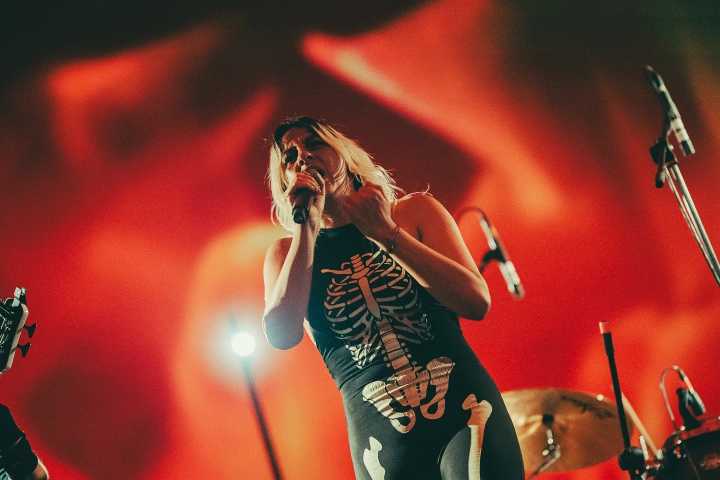 La cantante y líder de la exitosa banda colombiana de rock V For Volume, María José Camargo platica sobre la nueva gira que realizarán a México.