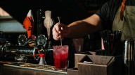 Gobernación del Valle abre curso gratuito para capacitarse en coctelería, servicio y atención al cliente: requisitos
