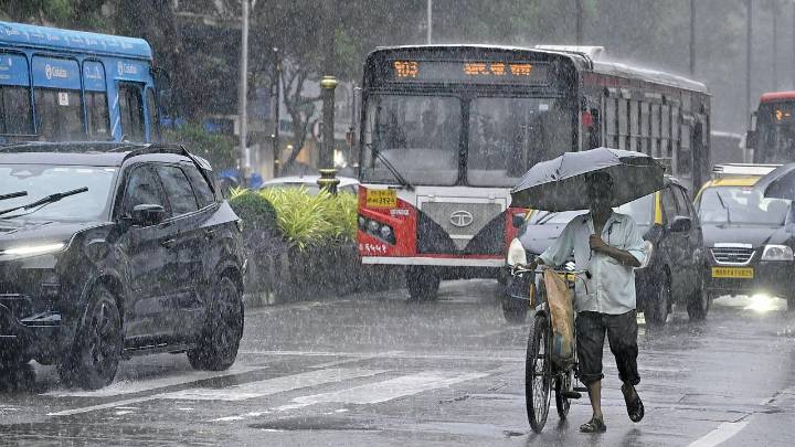Mumbai: IMD forecasts light to moderate rainfall; yellow alert issued