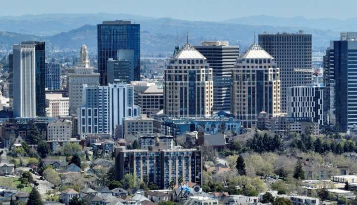 Oakland man, 77, badly beaten by woman in downtown carjacking