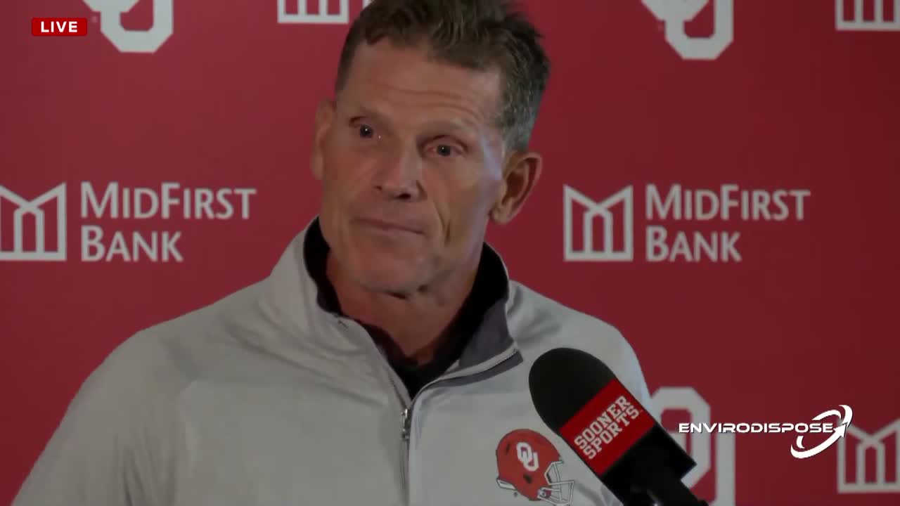 Venables pulls back the curtain on prep, 1 day after Kiffin’s “Signals” remark