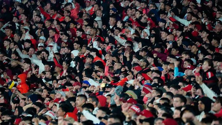 La gente de River perdió la paciencia: silbidos y cantos contra los jugadores en el Monumental