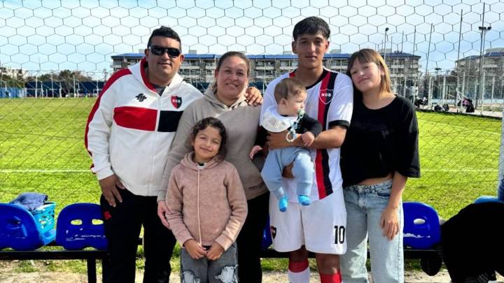 El padre dejó el fútbol para trabajar y apoyó a su hijo en su idea de triunfar en Newell's