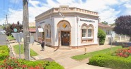 'No cash': regional Australians lose more ATMs and bank branches