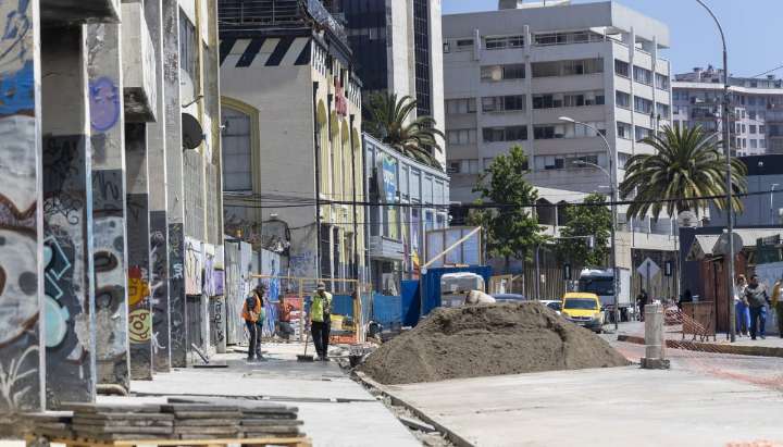 Dan inicio a las obras de mejoramiento de aceras en el centro cívico de Valparaíso