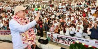 “No tengo derecho a fallarles”, exclama Nino Morales, al rendir cuentas al Pueblo de Oaxaca