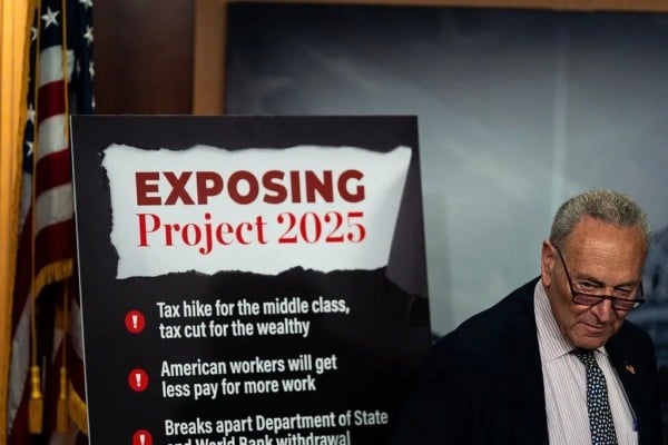 Trump nombra el Proyecto 2025 mientras amenaza con desmantelar las agencias