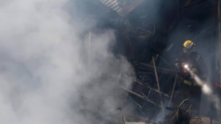 Madre y su hija mueren en incendio que afectó a su vivienda en Angol