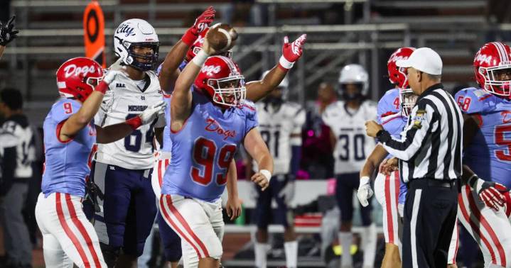 Crown Point’s fourth straight DAC title has Bulldogs in rare air