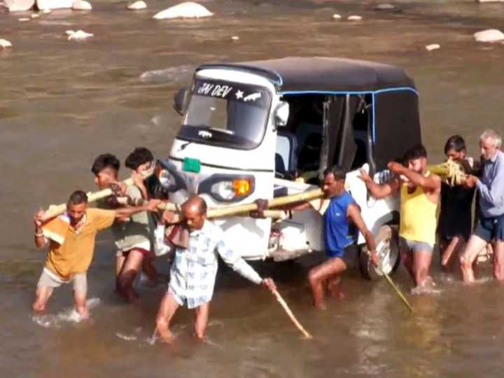Bridge Washed Away in Udhampur’s Bant Village; Locals Carry Vehicles, Seek Urgent Govt Intervention as Rains Worsen Crisis