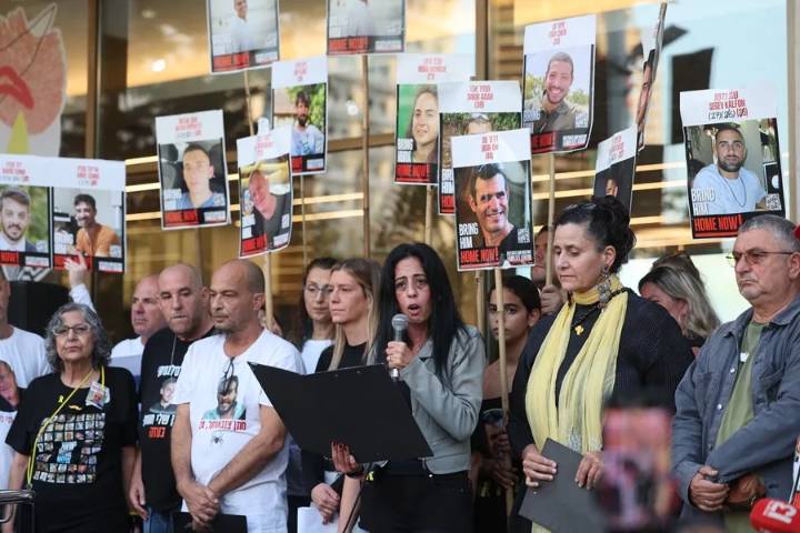 Familias de rehenes israelíes piden suspender el acuerdo si Hamás no devuelve a fallecidos