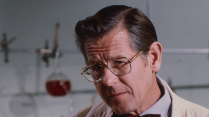 The Naked Gun star dies aged 98